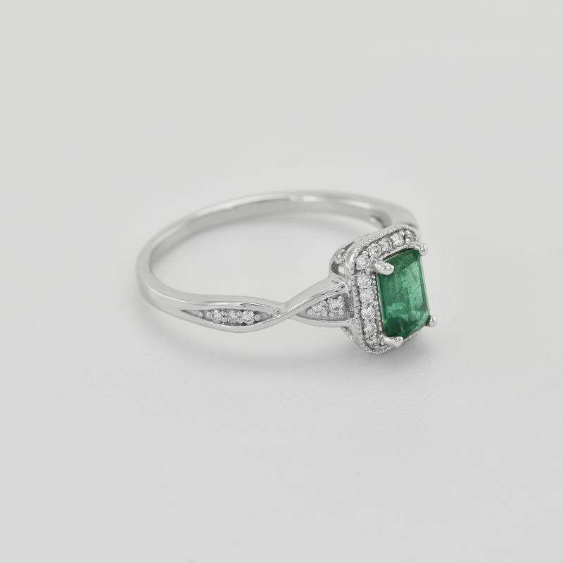 Prsten s emerald smaragdem