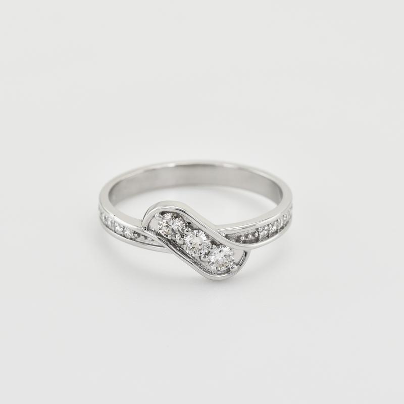 Třpytivý zásnubní prsten s diamanty