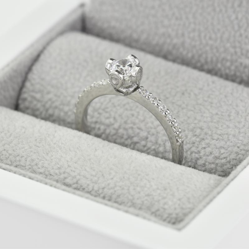 Diamantový zásnubní prsten s motivy nekonečna 42003