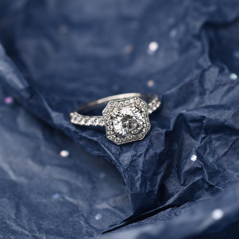 Zásnubní diamantový prsten v halo stylu 48153