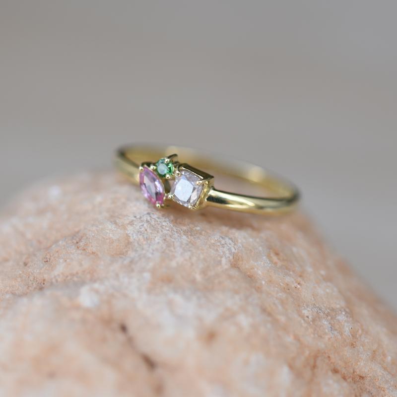 Zlatý prsten s růžovým diamantem, granátem a safírem 48973