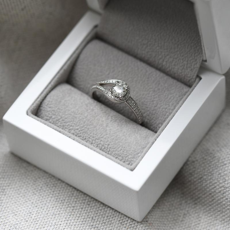 Platinový prsten s certifikovanými diamanty 49233
