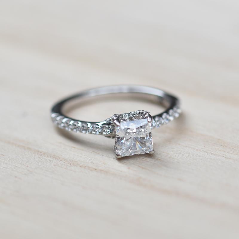 Zásnubní prsten s diamantem 49603