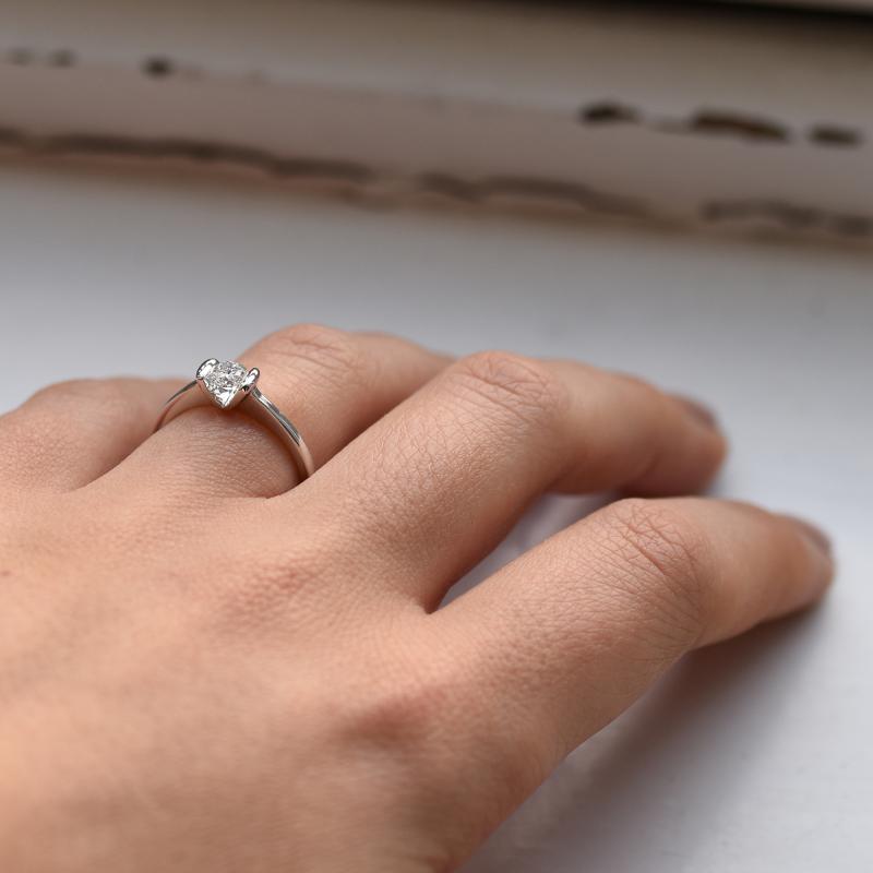 Zásnubní zlatý prsten s diamantem 50983
