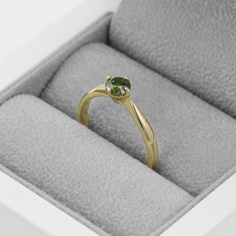 Prsten se zeleným diamantem
