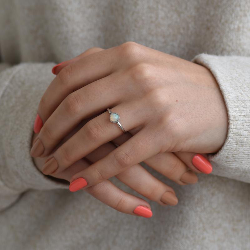 Minimalistický prsten s opálem 52393