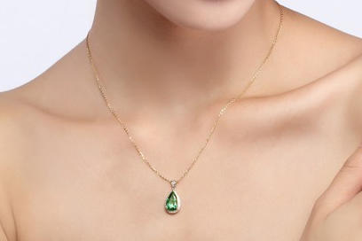Smaragdový náhrdelník ze zlata s diamanty 5293