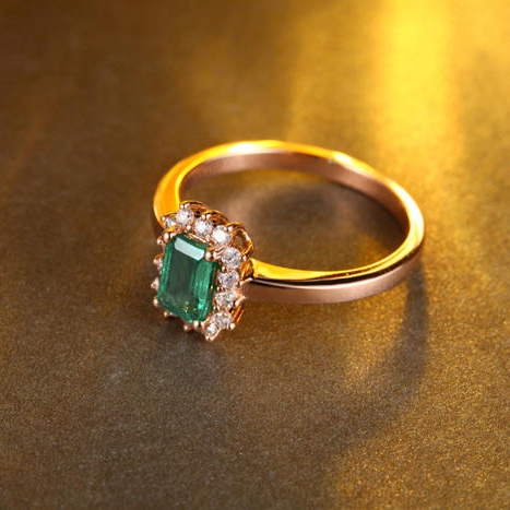 Zlatý prsten se smaragdem 6063