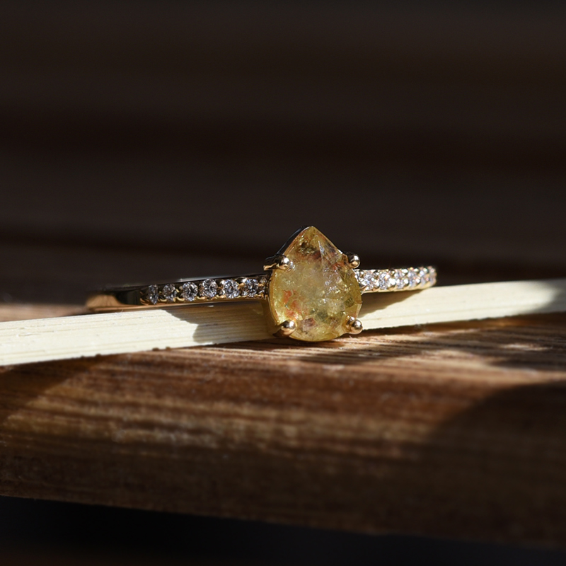 Dokonalý zásnubní prsten se žlutým diamantem 78243