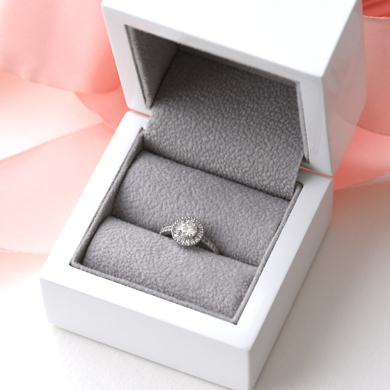 Zásnubní prsten s diamanty v halo stylu 78913