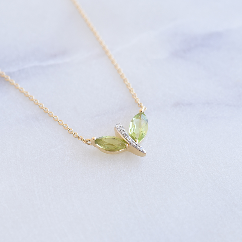 Elegantní náhrdelník se zelenými ametysty a diamanty 87073