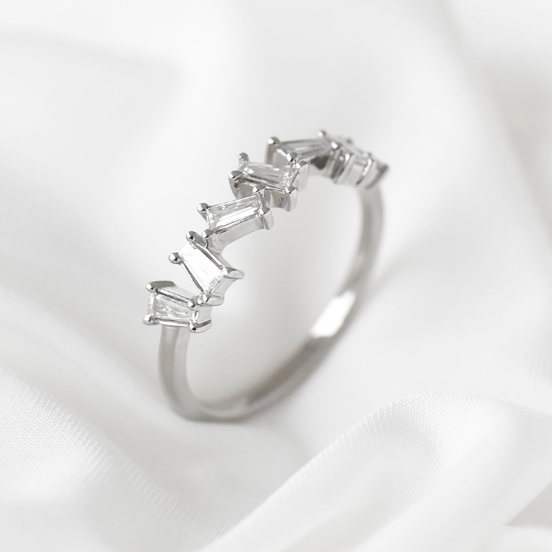 Minimalistický prsten s diamanty 90943