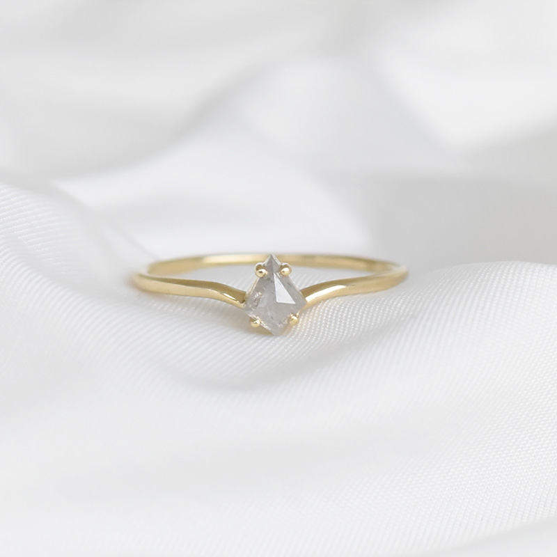 Zlatý diamantový prsten 92703