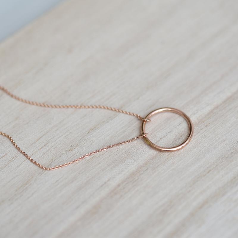 Stříbrný náhrdelník minimalistického tvaru Karma 103614
