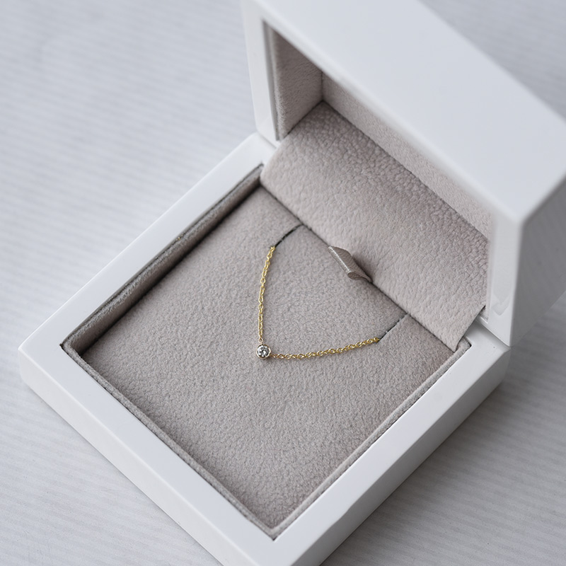 Stříbrný minimalistický náhrdelník s diamantem Glosie 103644