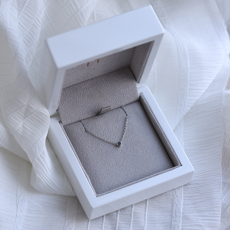 Stříbrný minimalistický náhrdelník s černým diamantem Shawn 103654