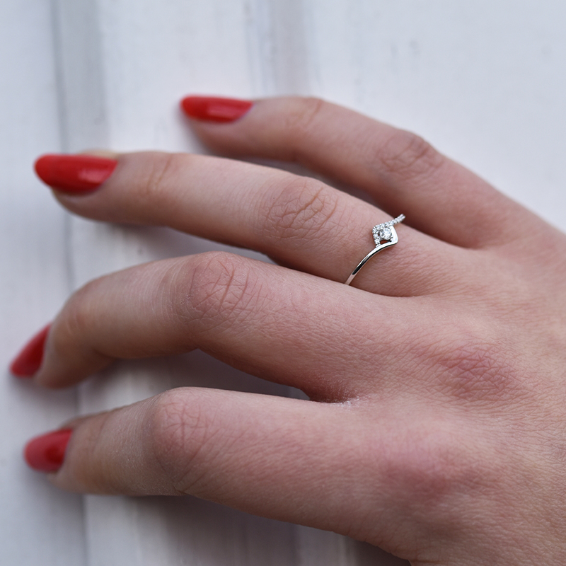 Stříbrný romantický prsten s lab-grown diamanty Anthia 104554