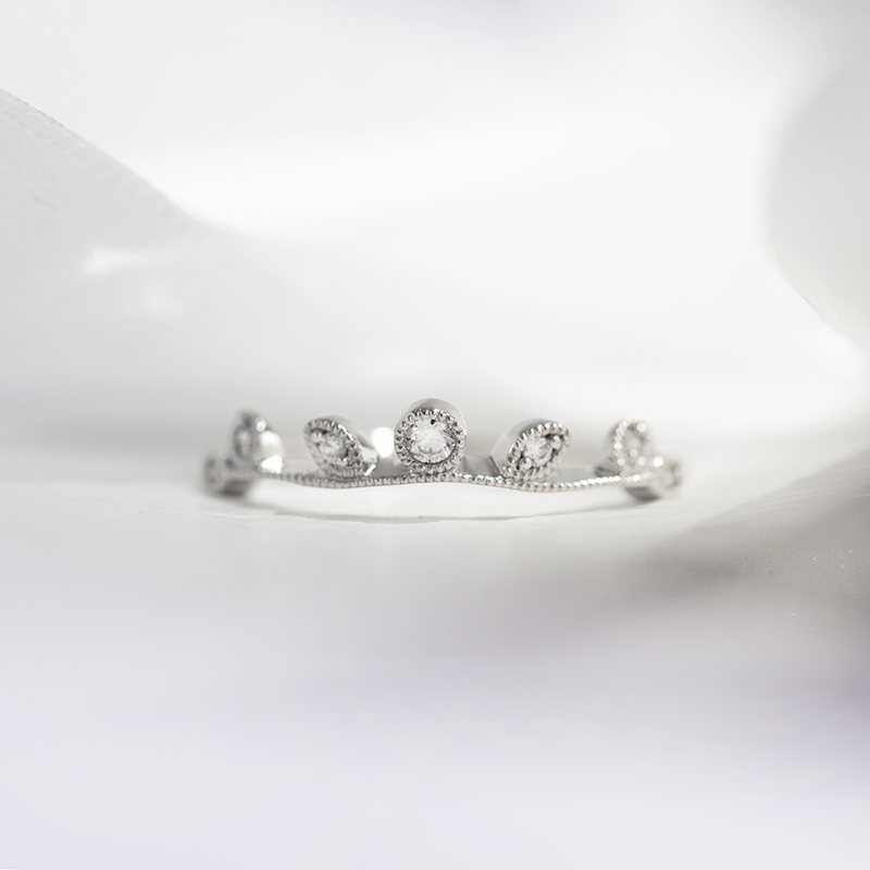 Minimalistický prsten s diamanty Bates 110334