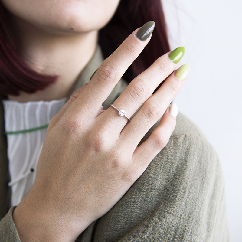 Elegantní zásnubní prsten s diamanty Nixon 111434