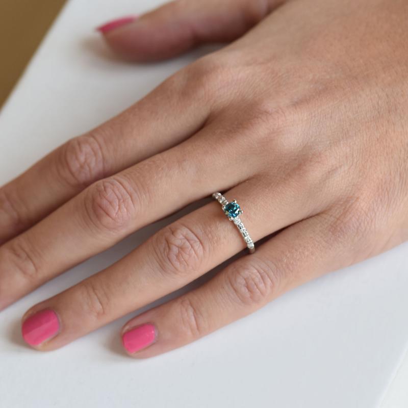 Prsten s modrým diamantem 11274