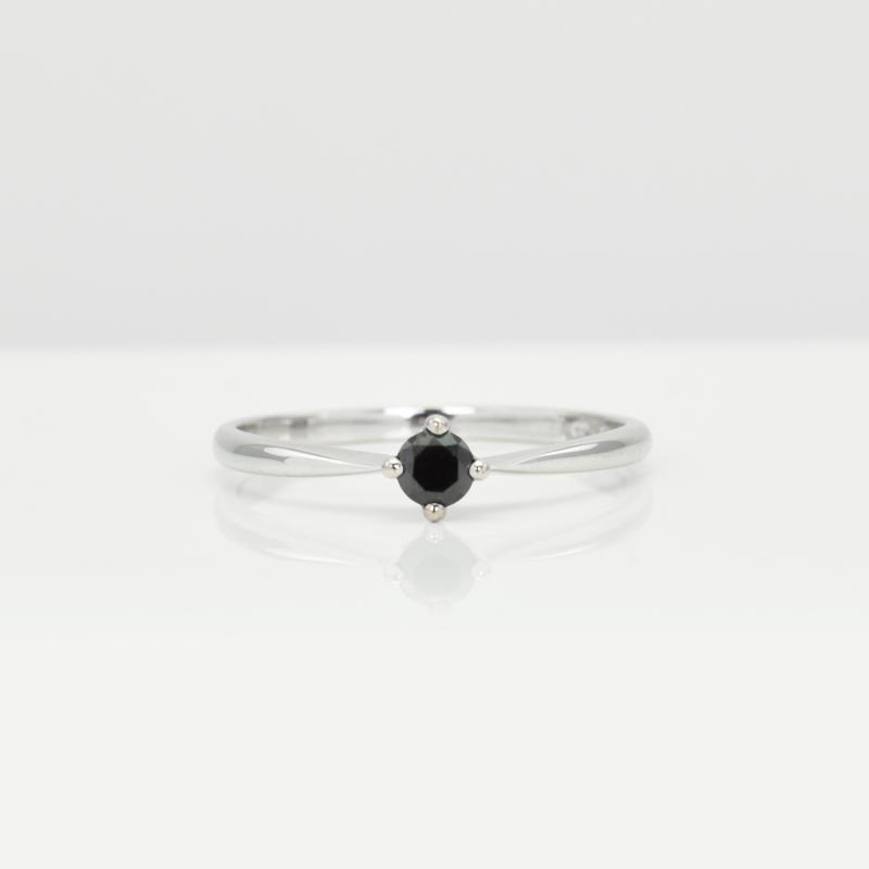 Černý diamant v zásnubním prstenu 11854