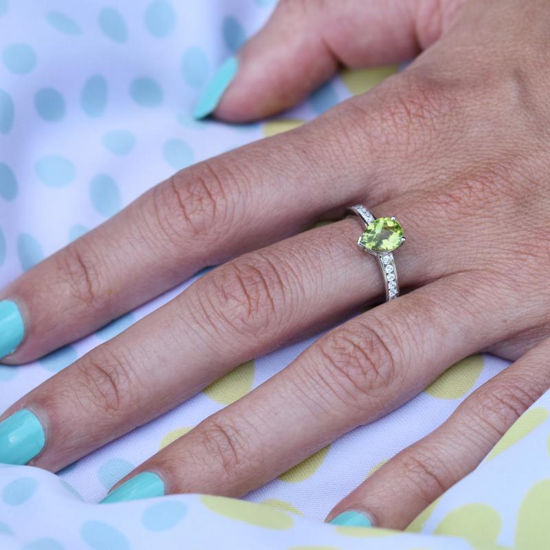 Olivínový prsten ze stříbra