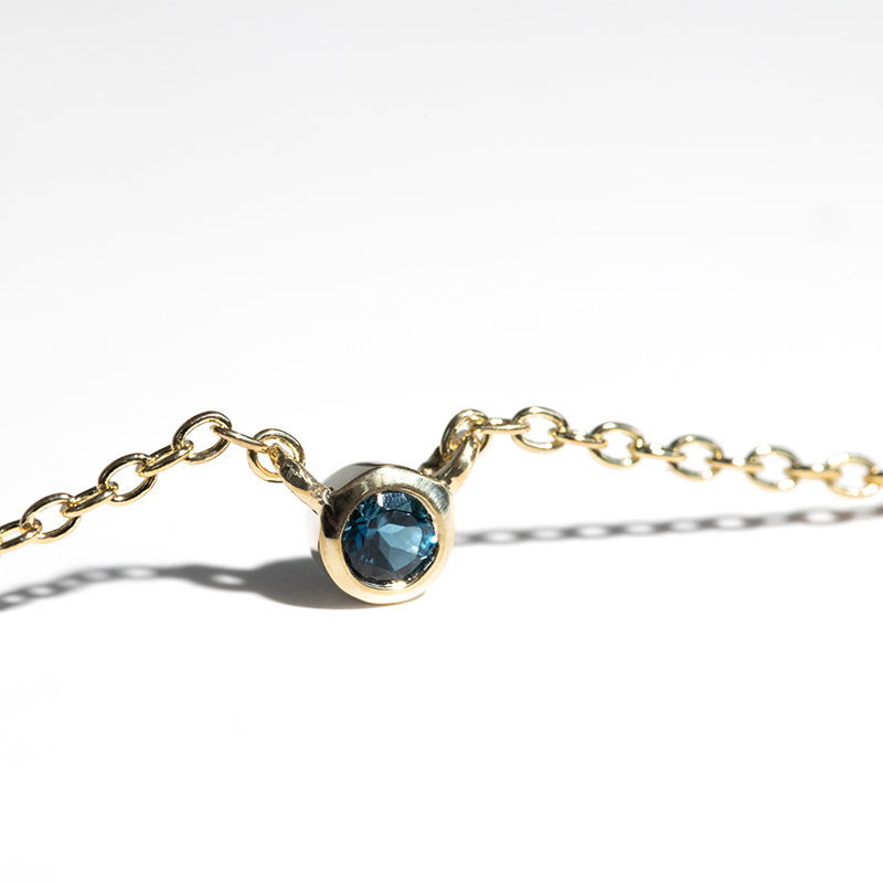 Minimalistický náhrdelník s londýnským topazem Glosie 124244