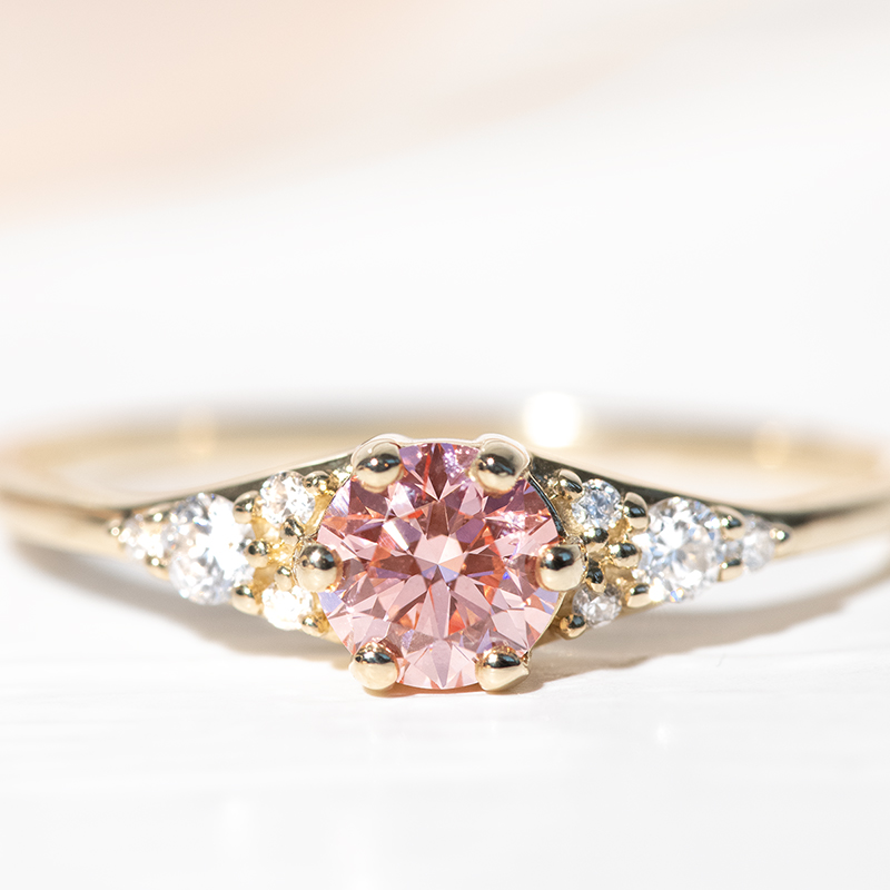 Zásnubní prsten s certifikovaným fancy pink lab-grown diamantem Diana 125654