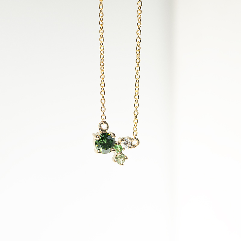 Cluster náhrdelník se zeleným diamantem a drahokamy Millie 127074