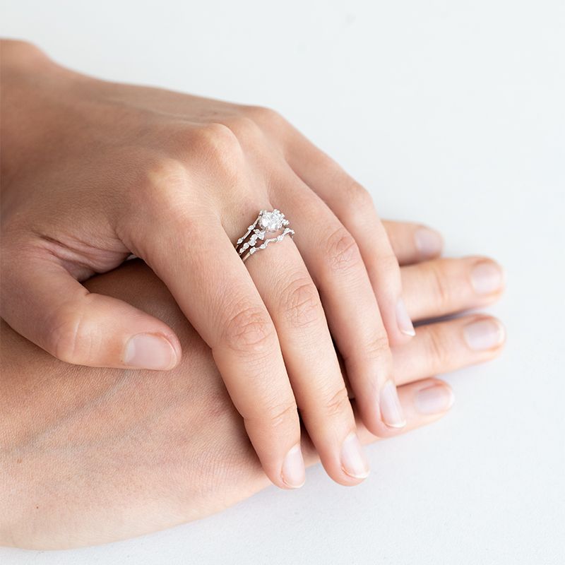 Atypický snubní prsten s diamanty Kosta 128024