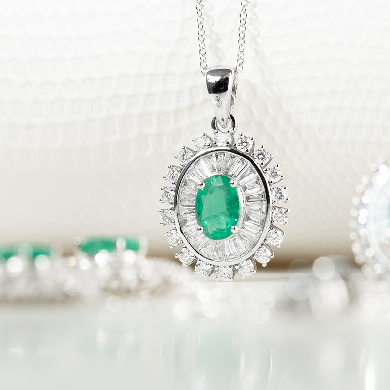 Luxusní smaragdová souprava s diamanty Elyn 132104