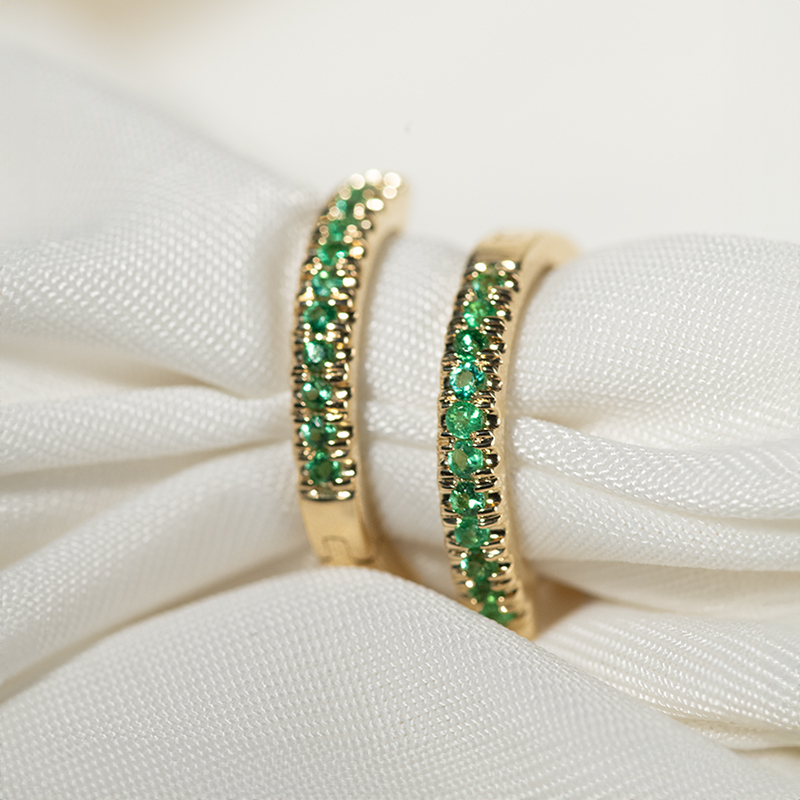 Elegantní kruhové náušnice se smaragdy Gomati 134684