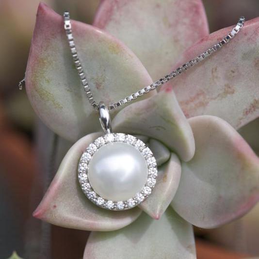 Stříbrný perlový náhrdelník