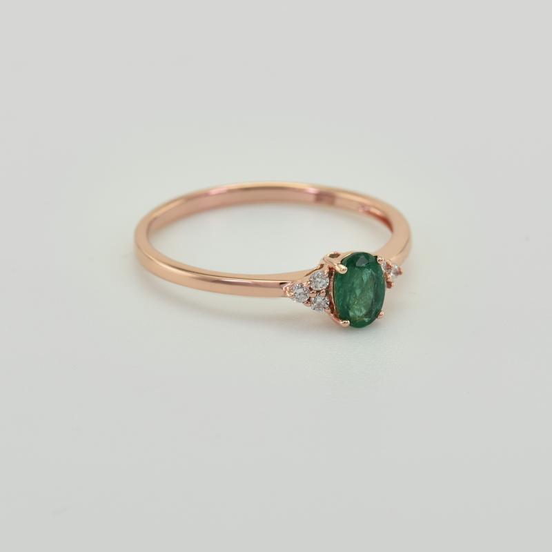 Zásnubní prsten se smaragdem
