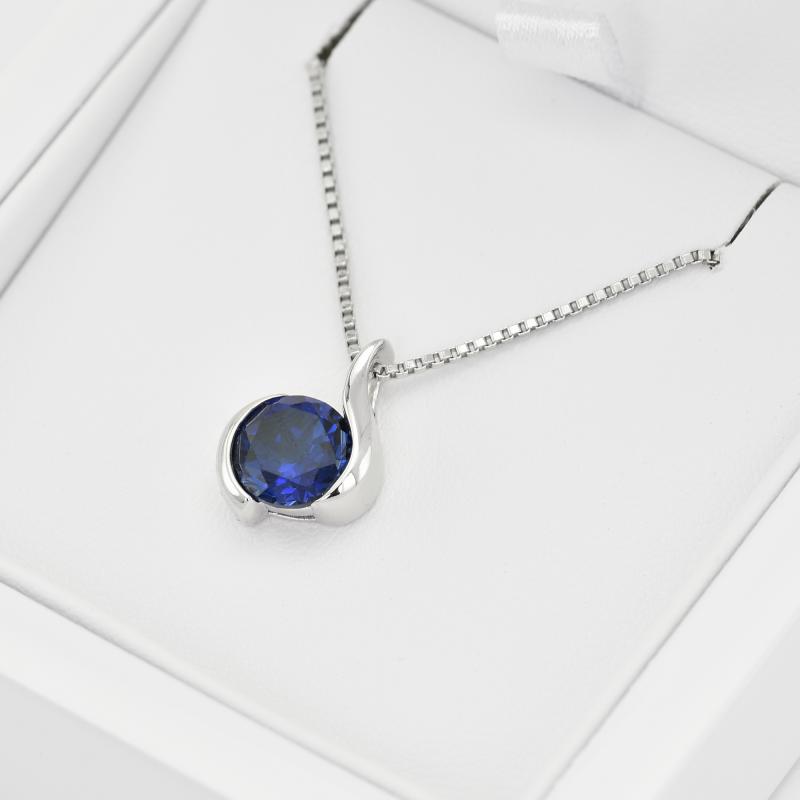 Safírový stříbrný náhrdelník s elegantní jiskrou 3974