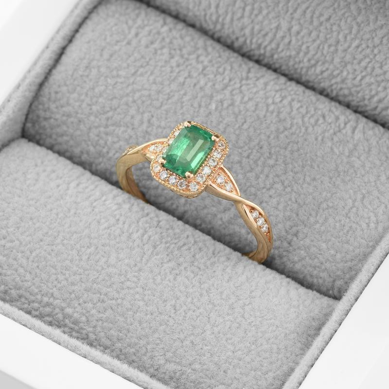 Elegantní zlatý prsten s diamanty a smaragdem 45904