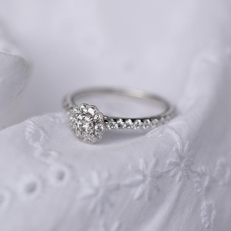 Zásnubní prsten s diamantovým květem 48334