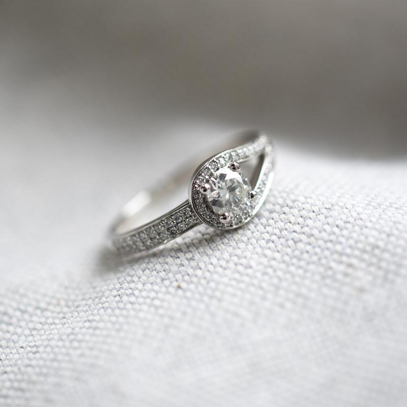 Zásnubní prsten s certifikovanými diamanty