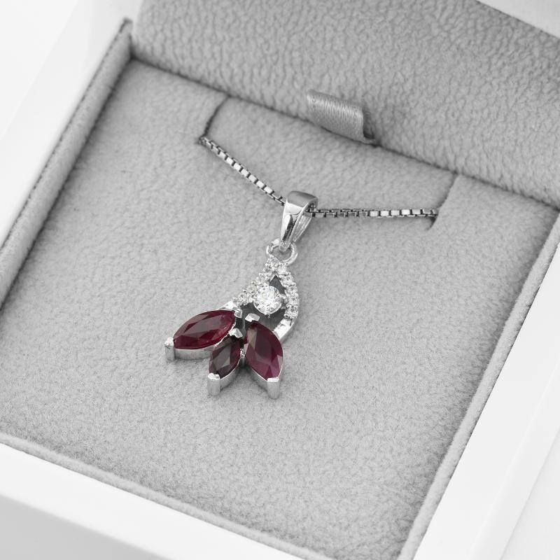 Stříbrný náhrdelník s rubíny 49324