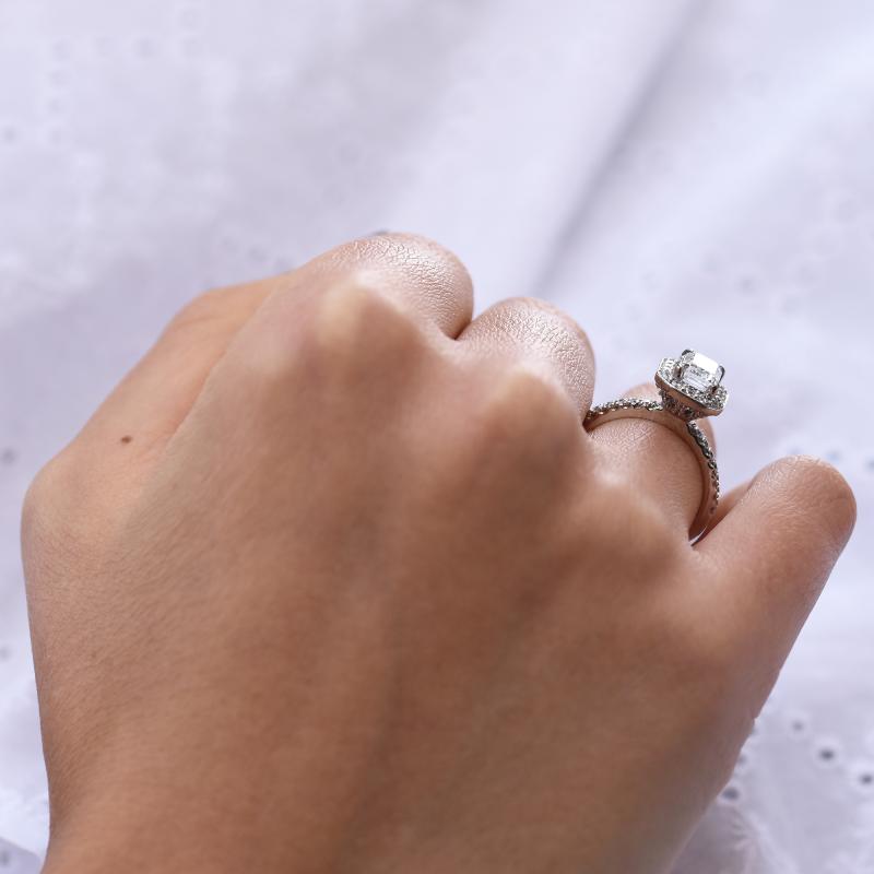 Prsten s emerald diamantem 49624