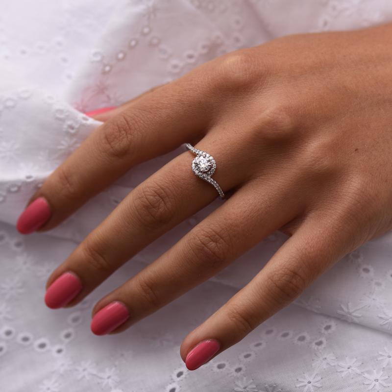 Zlatý zásnubní prsten s moissanitom 66184