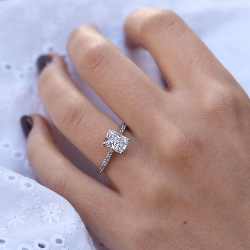 Zlatý zásnubní prsten s emerald moissanitem 66254