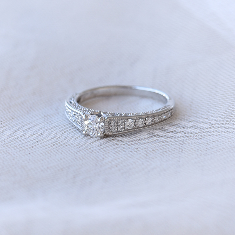 Vintage zásnubní prsten plný diamantů 69444