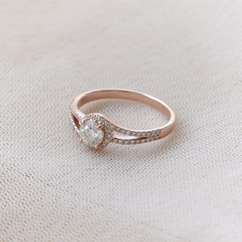 Zlatý zásnubní diamantový prsten 69504