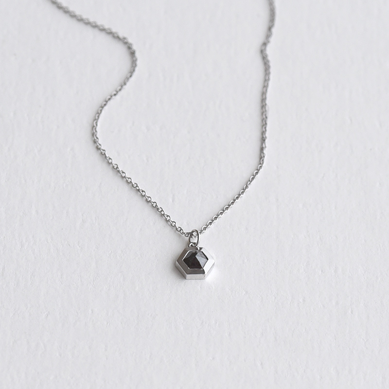 Diamantový náhrdelník se salt and pepper diamantem