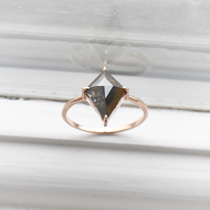 Minimalistický prsten s diamantem 91034