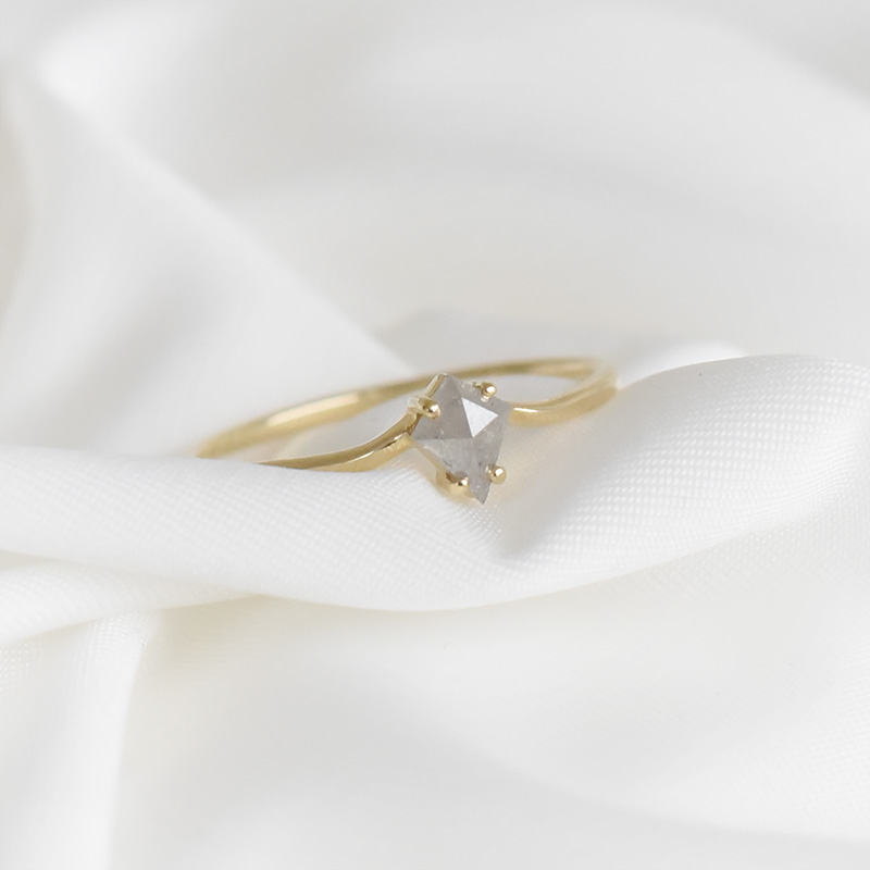 Zlatý minimalistický prsten 92704
