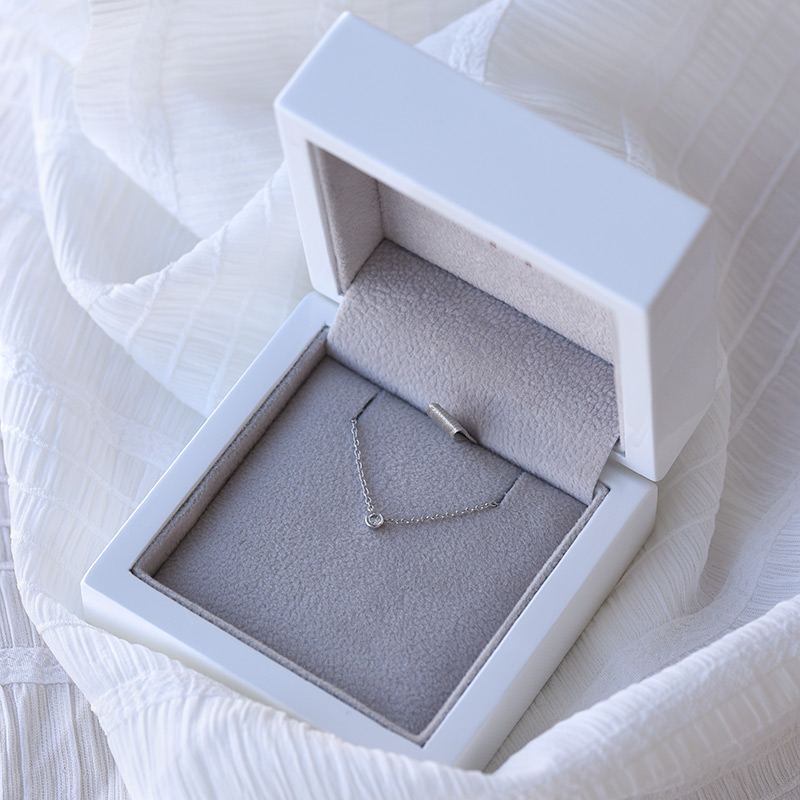 Zlatý minimalistický náhrdelník s moissanitem Glosie 99774