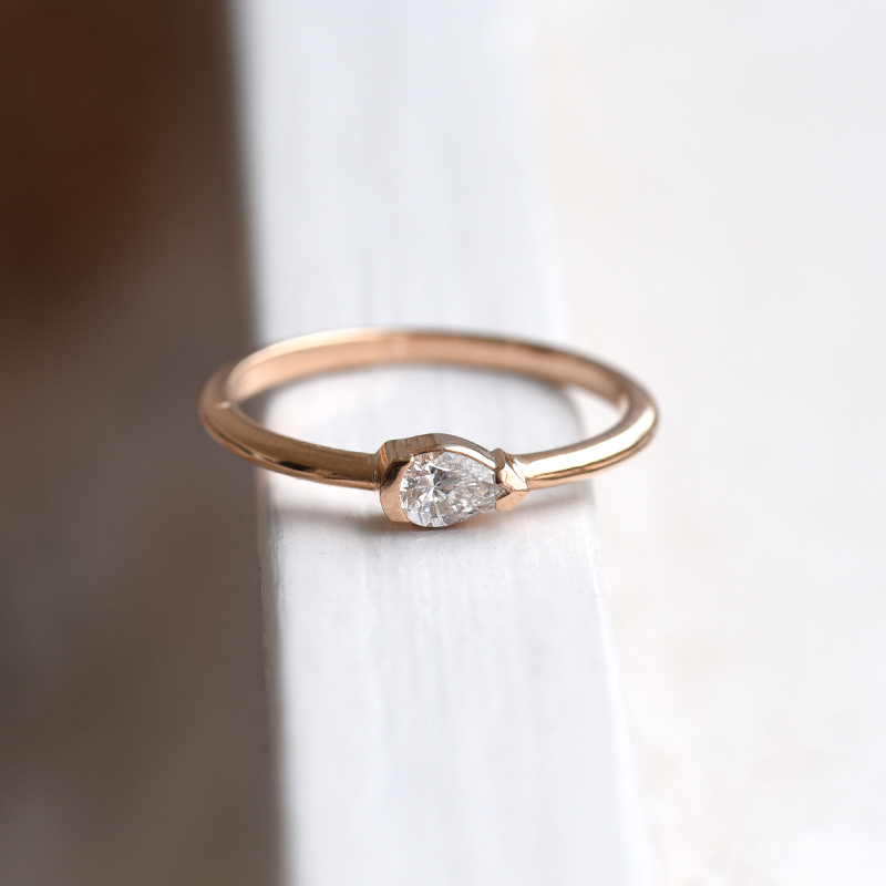 Zlatý prsten s pear 0.19ct IGI certifikovaným diamantem 100285