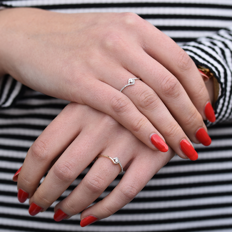 Stříbrný romantický prsten s lab-grown diamanty Anthia 104555